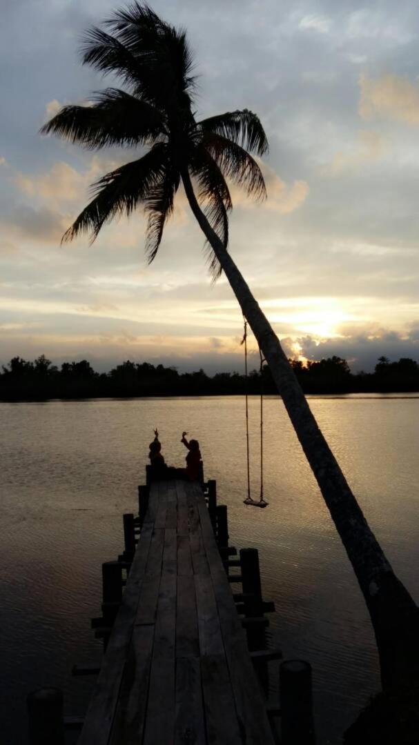 Penarik Baru Homestay Kampung Penarik Exteriör bild